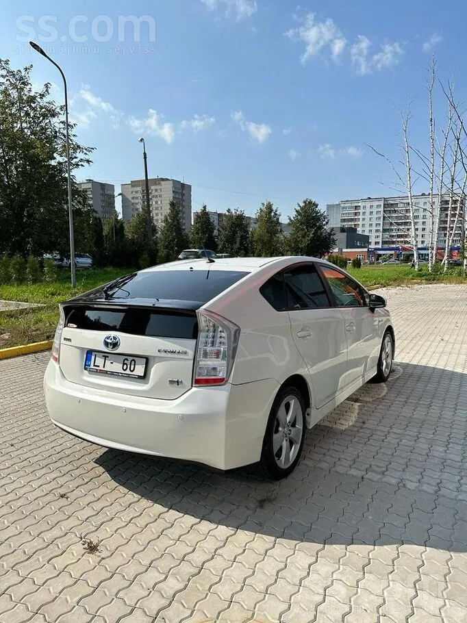 Toyota Prius 2012 photo 2