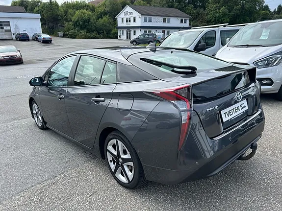 Toyota Prius 2017 photo 3