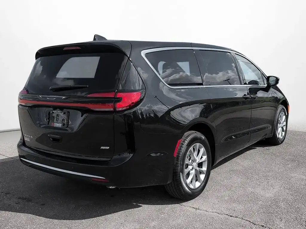 Chrysler Pacifica 2027 photo 5