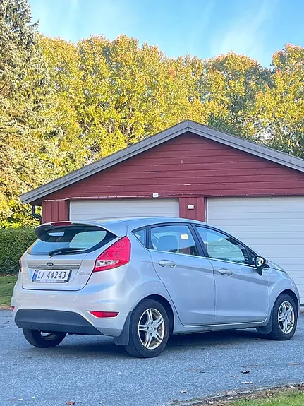 Ford Fiesta 2010 photo 4