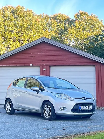 Ford Fiesta 2010 photo 2