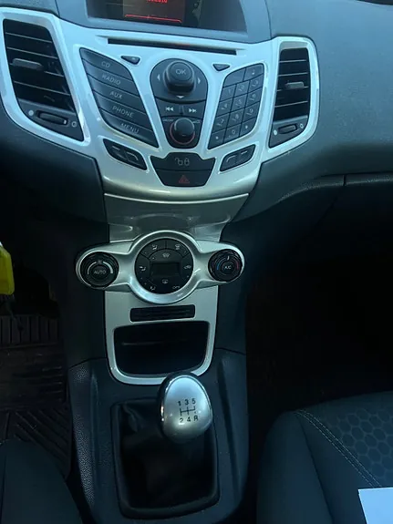 Ford Fiesta 2010 photo 5