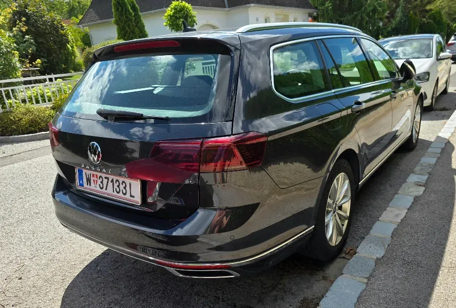 Volkswagen Passat 2021 photo 2