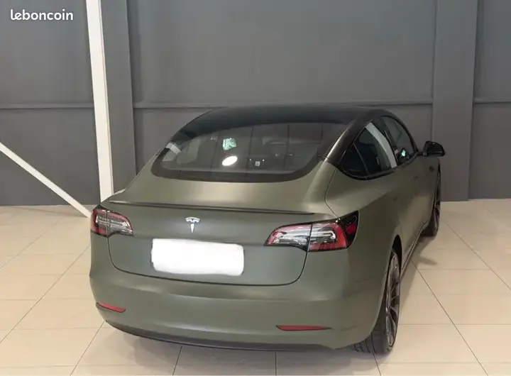 Tesla Model 3 2023 photo 2