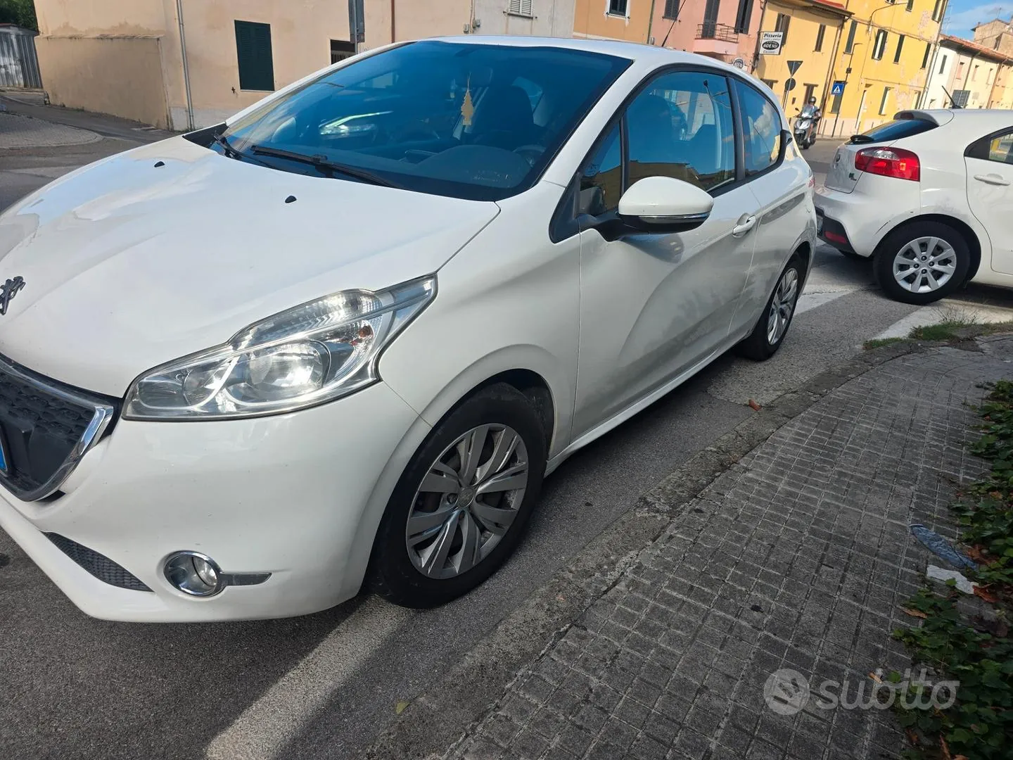 Peugeot 208 2014 photo 2