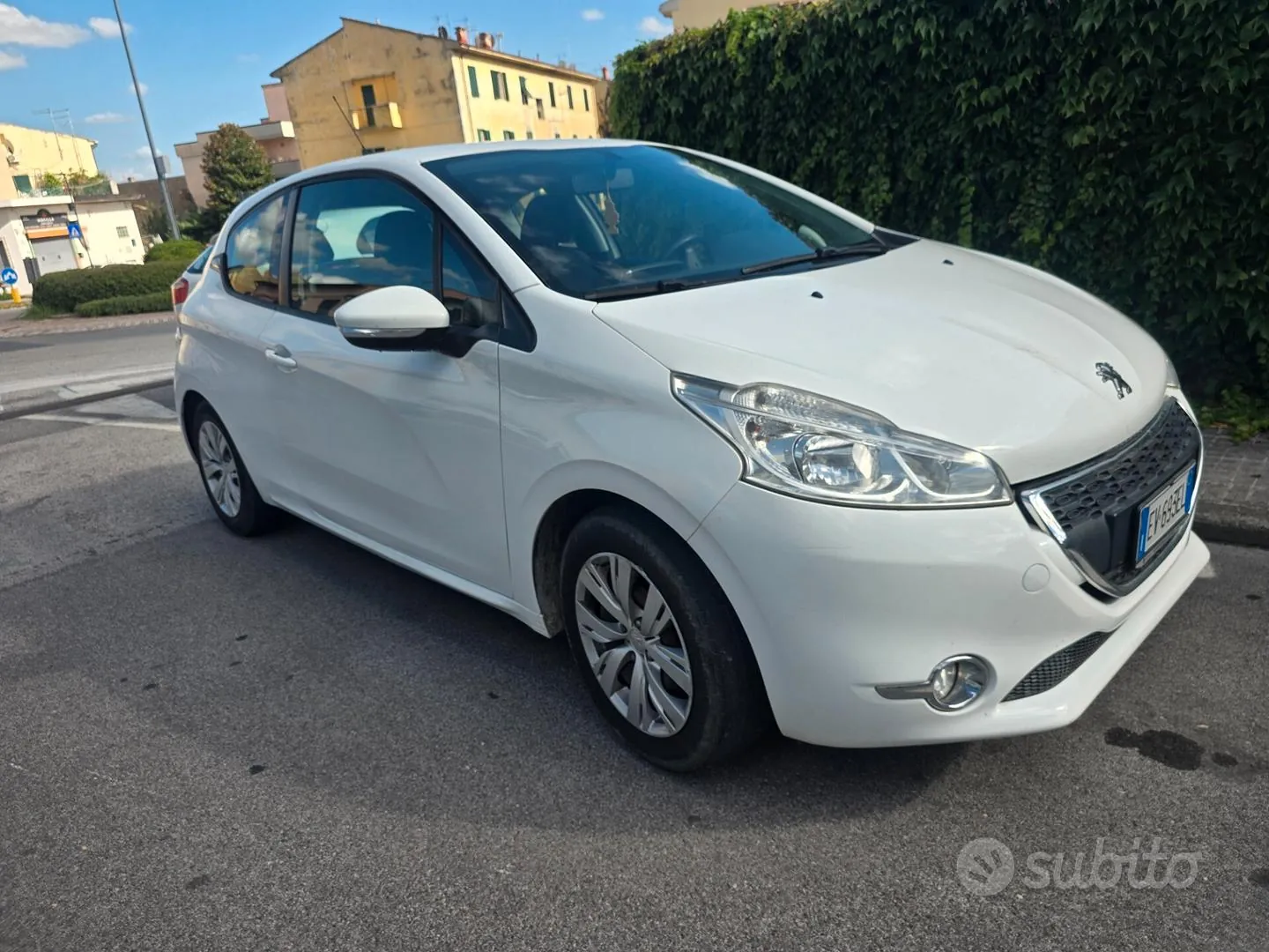 Peugeot 208 2014 photo 3