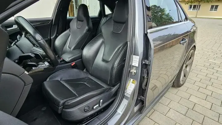 Audi A4 2013 photo 2