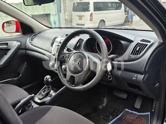 Kia Cerato 2011 photo 4