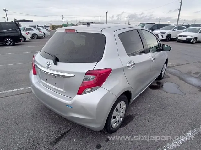 Toyota Vitz 2016 photo 4