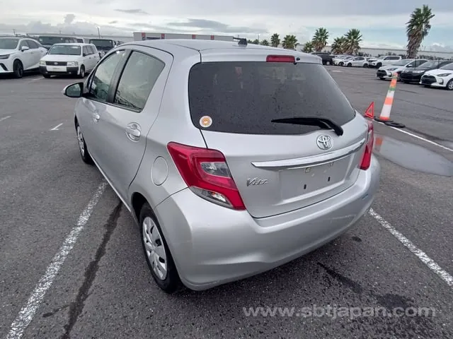 Toyota Vitz 2016 photo 3
