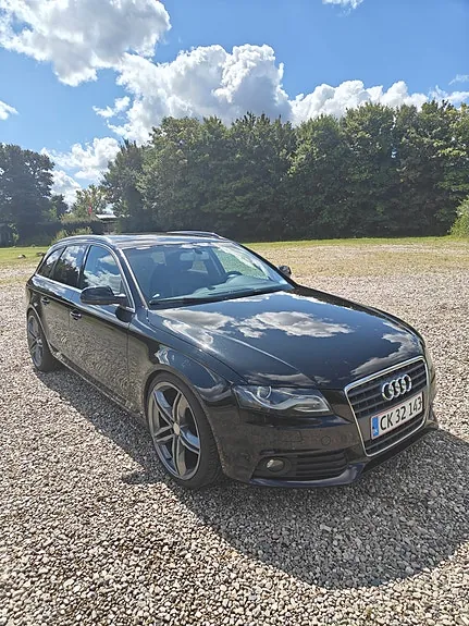 Audi A4 2010 photo 2