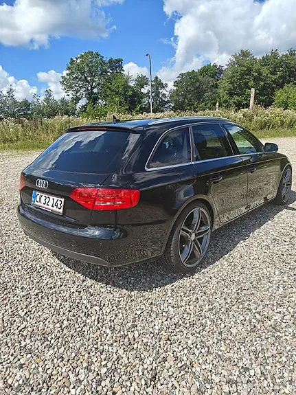 Audi A4 2010 photo 3