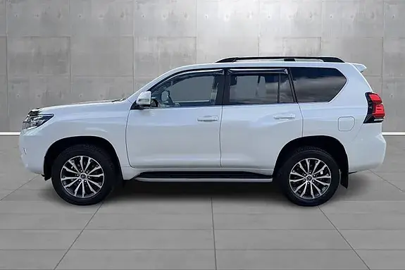 Toyota Land Cruiser 2022 photo 3