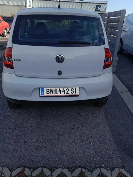 Volkswagen Fox 2010 photo 2