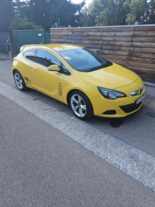 Opel Astra 2013 photo 3