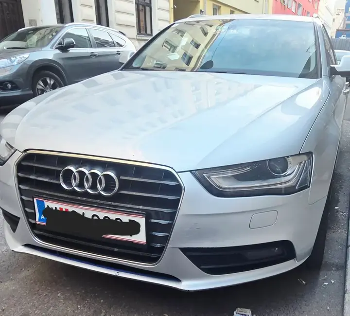 Audi A4 2012 photo 3