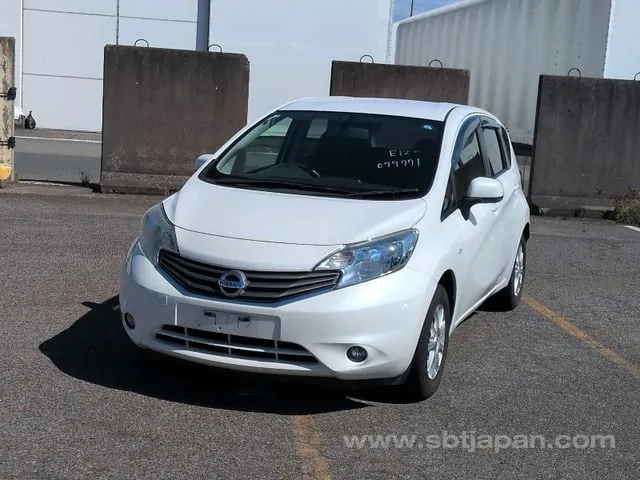 Nissan Note X Dig-S 2013 photo 2