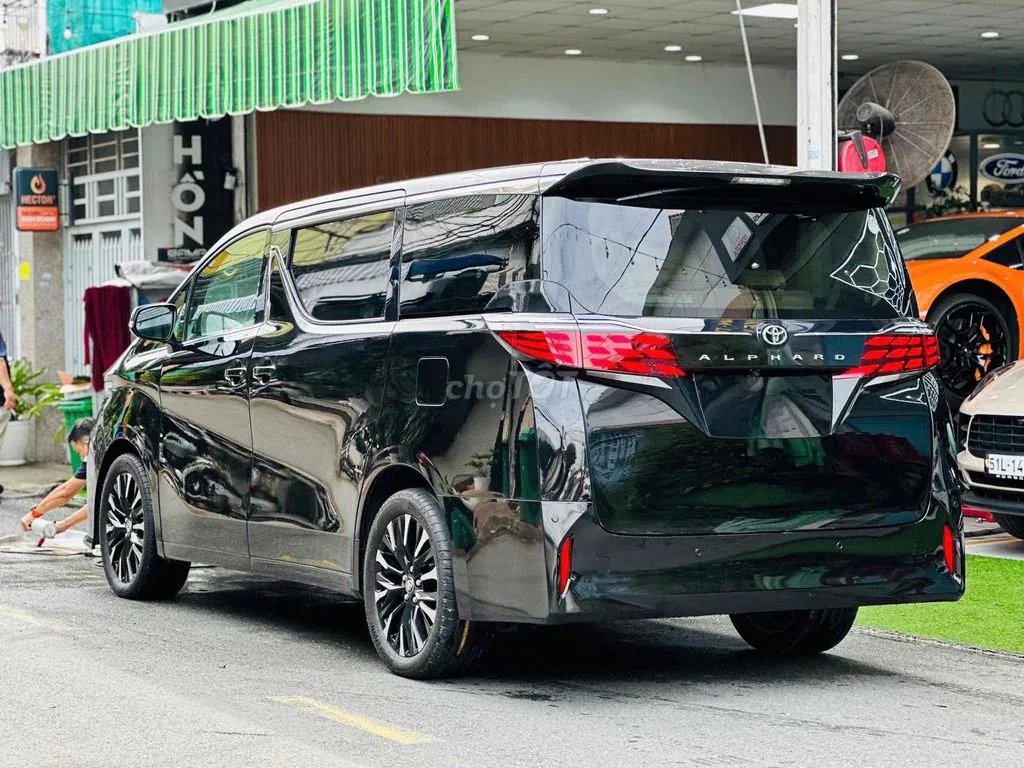 Toyota Alphard 2017 photo 2