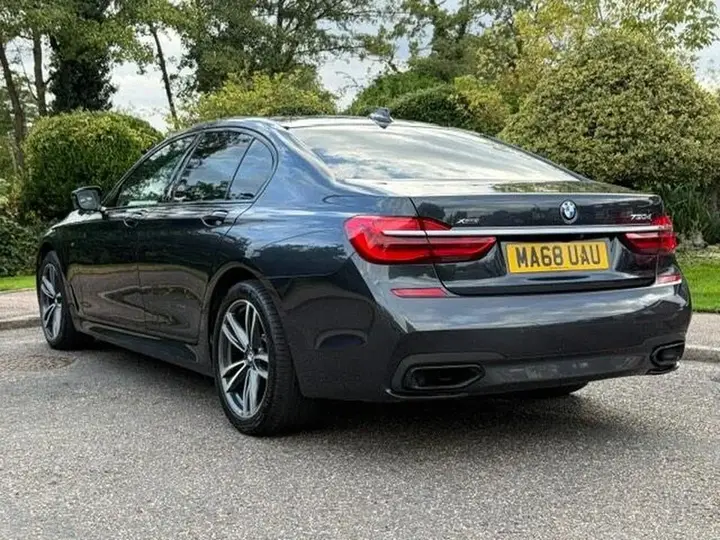BMW 7 Series 2018 photo 5