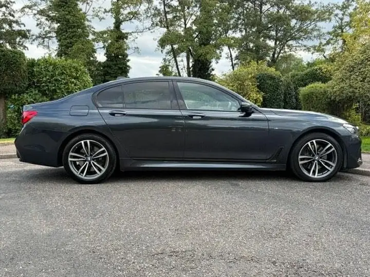 BMW 7 Series 2018 photo 4