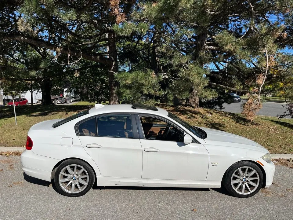 BMW 3 Series 2009 photo 2