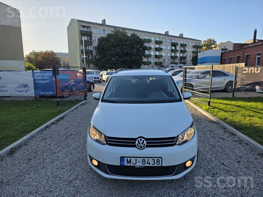 Volkswagen Touran 2014 photo 2