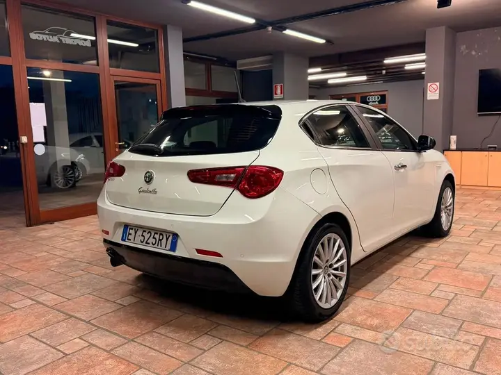 Alfa Romeo Giulietta 2015 photo 2