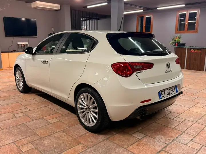Alfa Romeo Giulietta 2015 photo 4