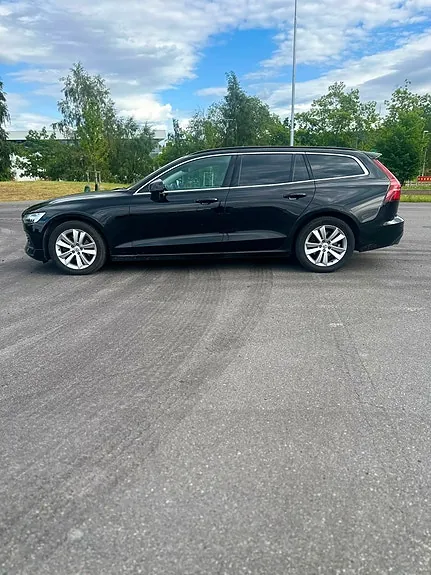 Volvo V60 2022 photo 2