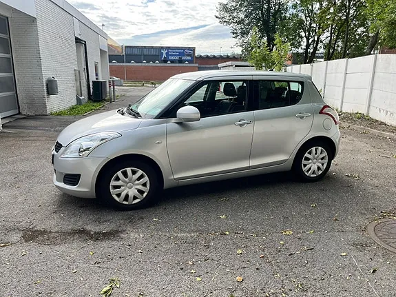 Suzuki Swift 2011 photo 2