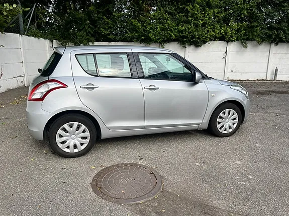 Suzuki Swift 2011 photo 5