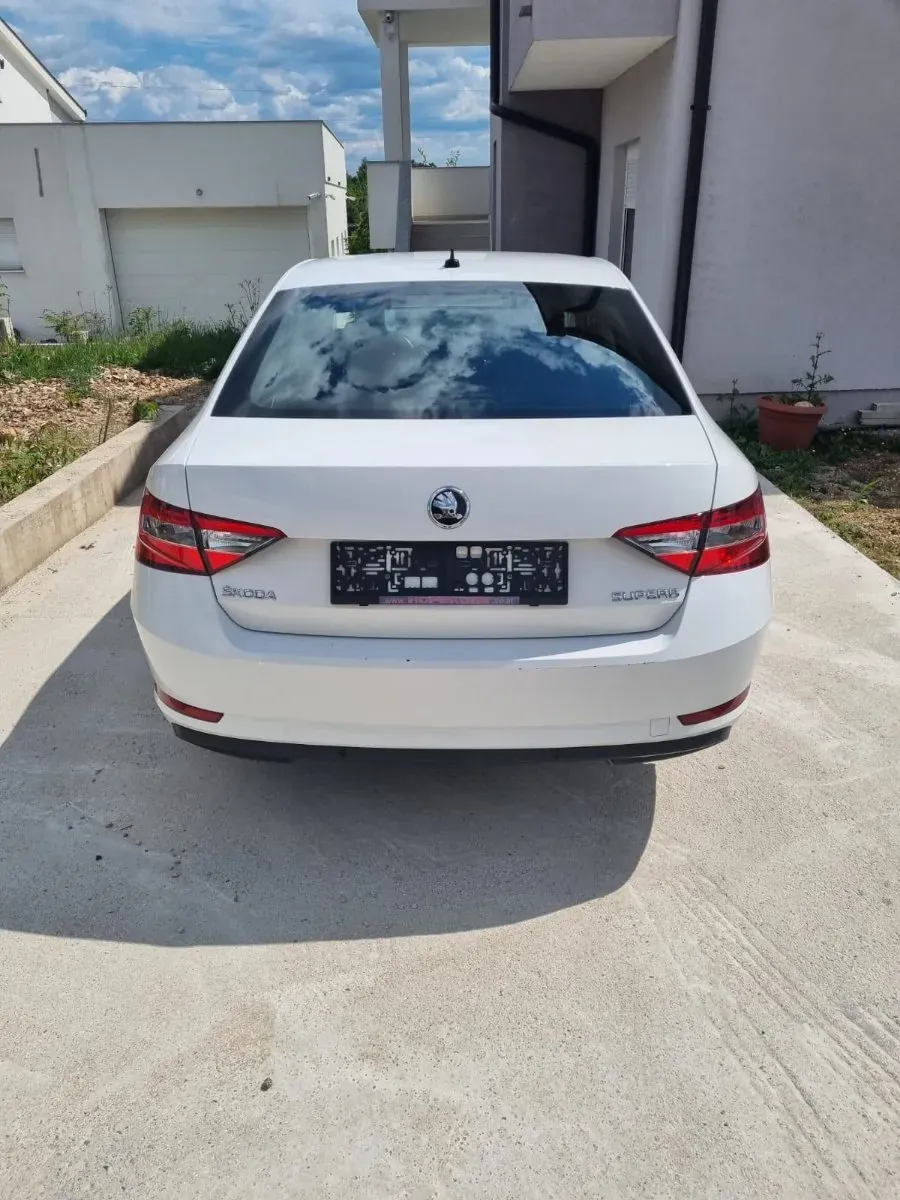 Skoda Superb 2018 photo 3