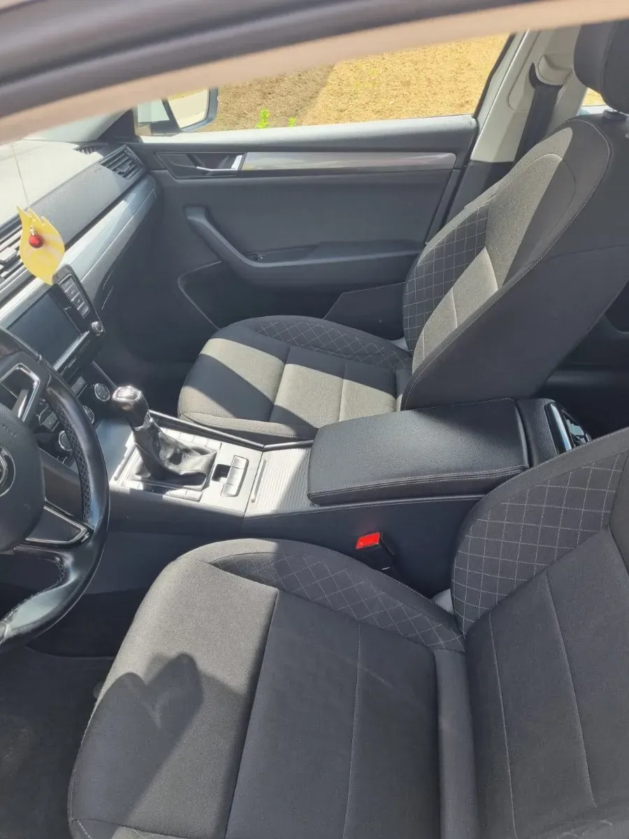 Skoda Superb 2018 photo 2