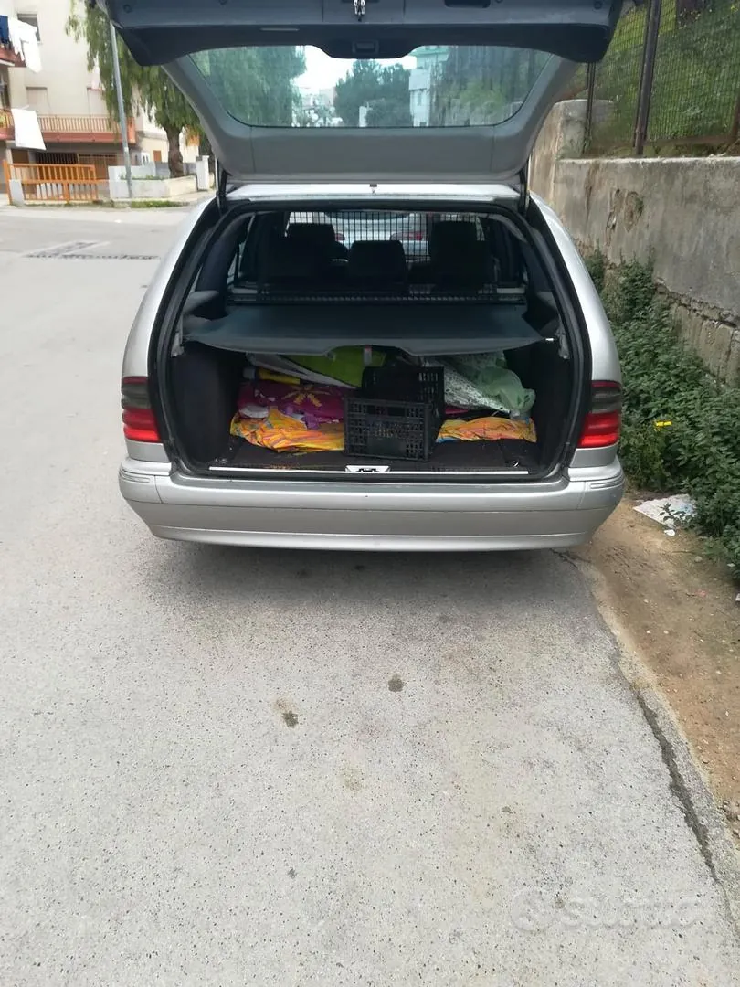 Mercedes-Benz E270 2001 photo 4