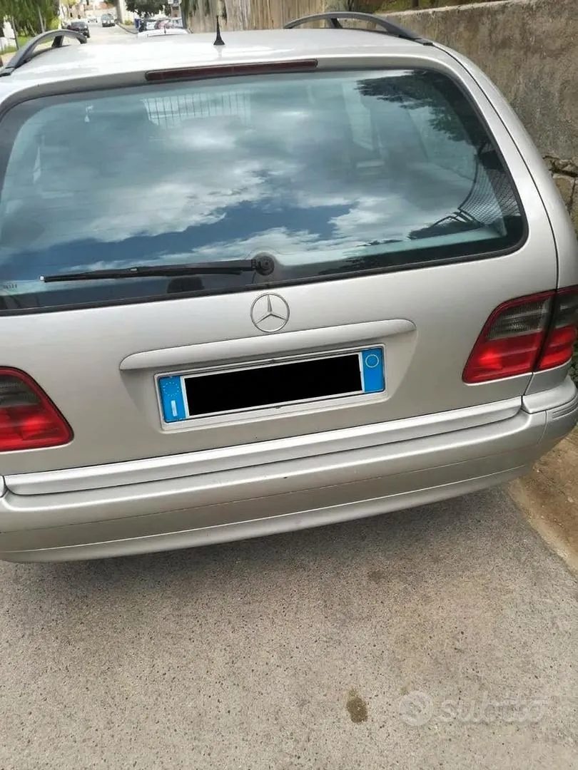 Mercedes-Benz E270