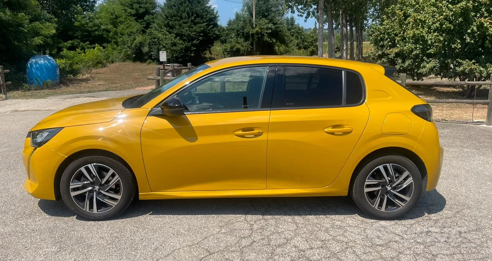 Peugeot 208 2022 photo 3