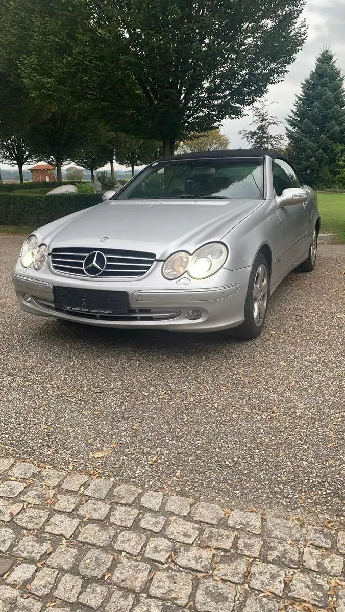 Mercedes-Benz Clk-Class 2004 photo 2