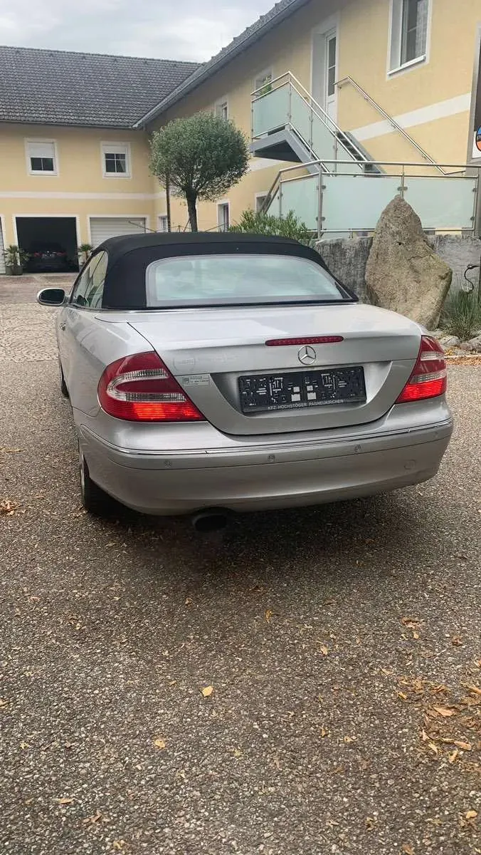 Mercedes-Benz Clk-Class 2004 photo 3
