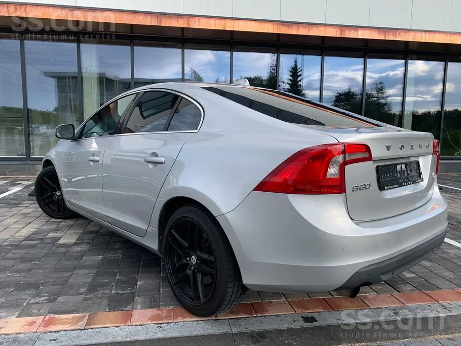 Volvo S60 2011 photo 4