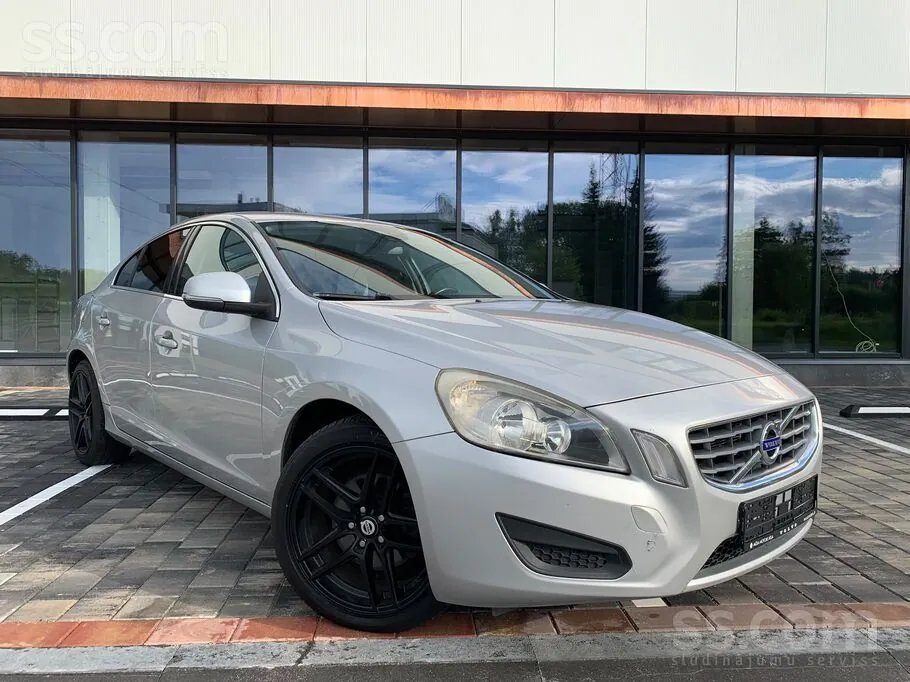 Volvo S60 2011 photo 2