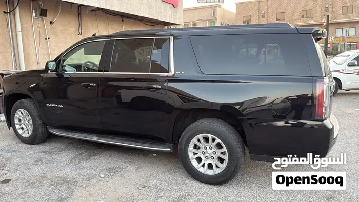 GMC Yukon Xl 2017 photo 2