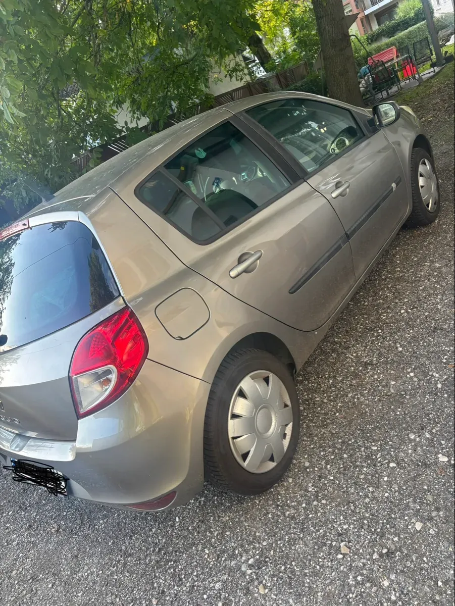 Renault Clio 2010 photo 3
