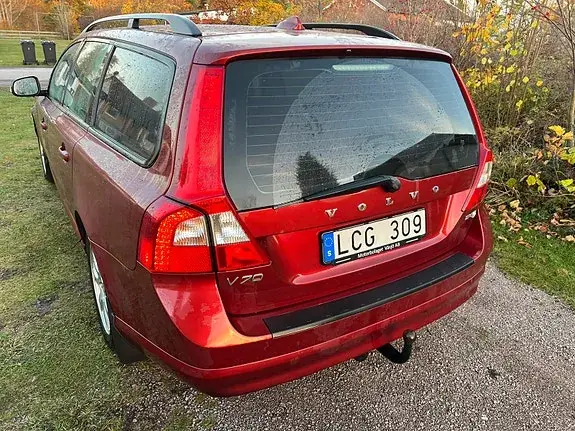 Volvo V70 2011 photo 2