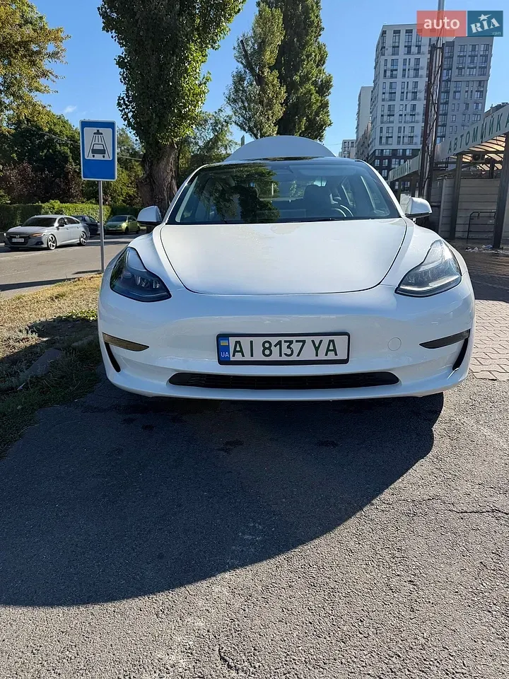 Tesla Model 3 2023 photo 2