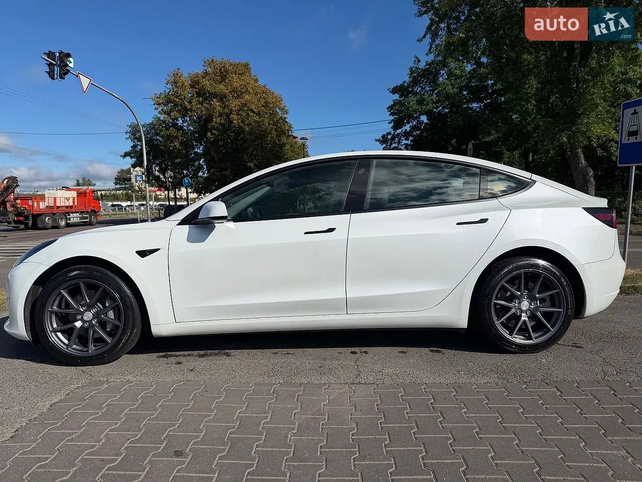Tesla Model 3 2023 photo 5