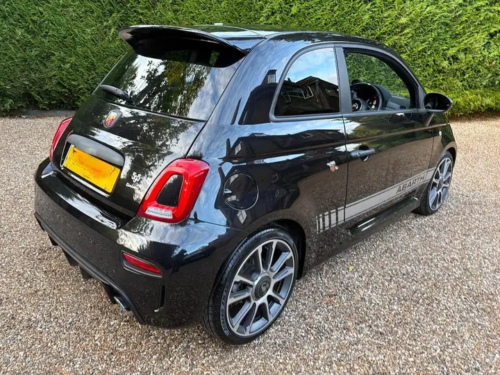 Abarth 595 2023 photo 2