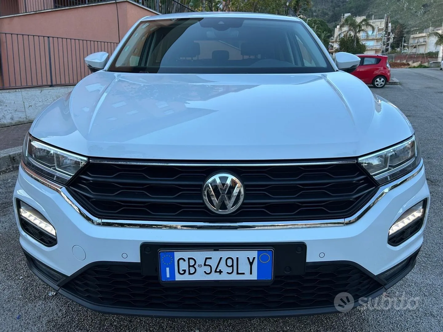 Volkswagen T-Roc 2019 photo 2
