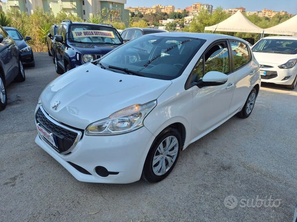 Peugeot 208 2012 photo 2
