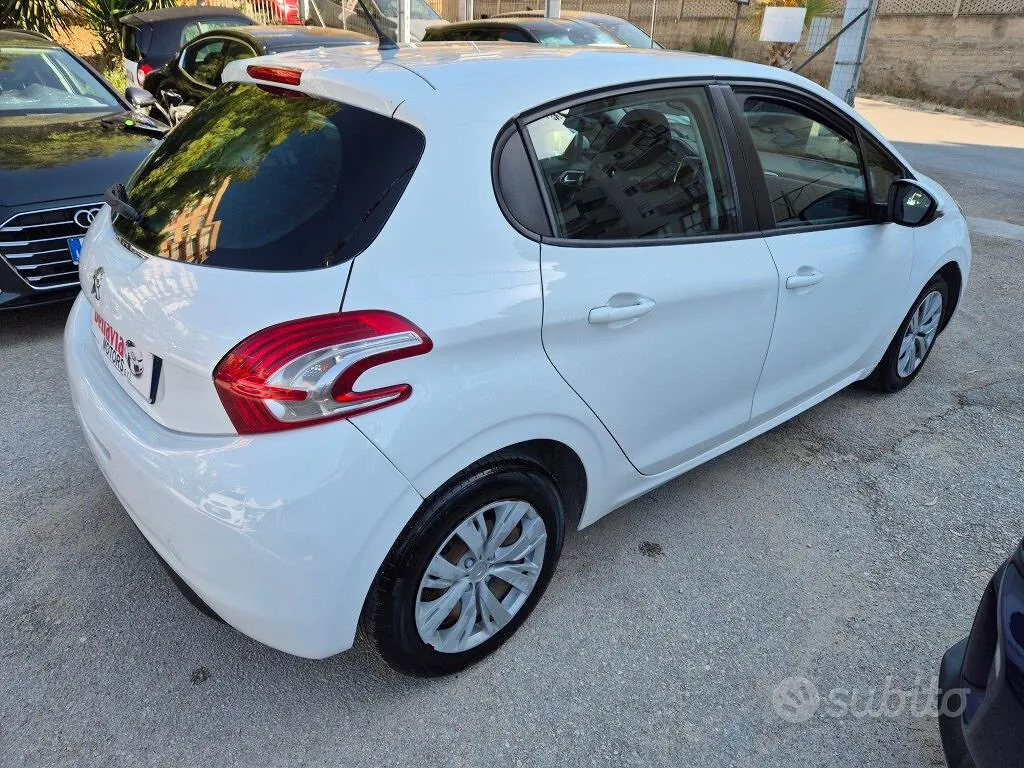 Peugeot 208 2012 photo 5