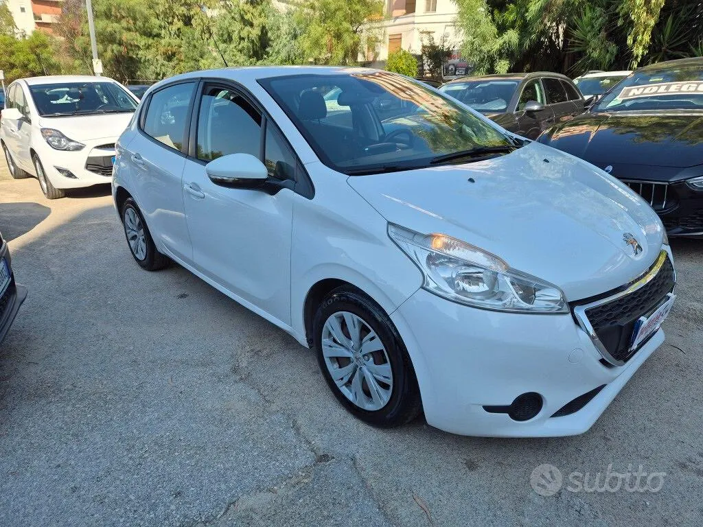 Peugeot 208 2012 photo 4